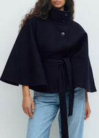 Jacke Damen schwarz tailliert mit hohem Stehkragen und Gürtel - 7 - Atelier-Zofia