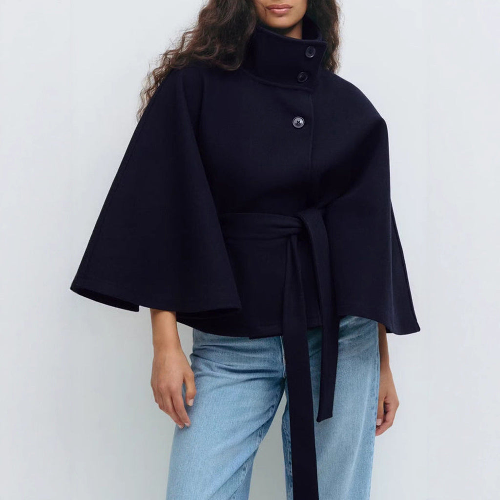 Jacke Damen schwarz tailliert mit hohem Stehkragen und Gürtel - 10 - Atelier-Zofia
