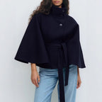 Jacke Damen schwarz tailliert mit hohem Stehkragen und Gürtel - 10 - Atelier-Zofia
