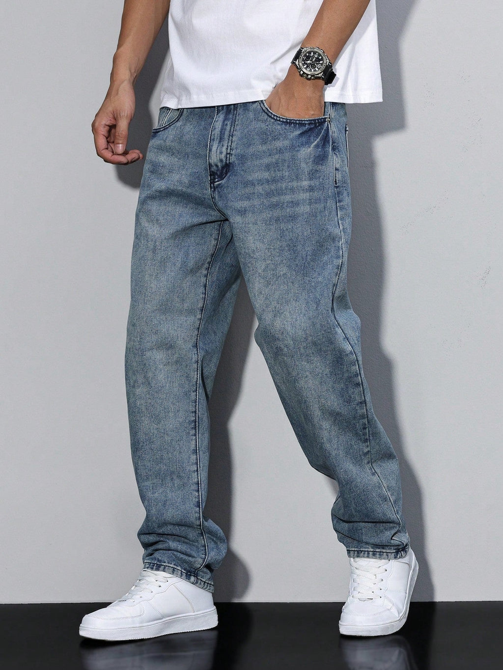 Jeans Men grau entspannter Schnitt mit praktischen Taschen - 2 - Atelier-Zofia