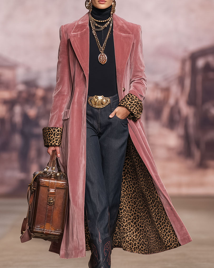 Mantel Damen rosa figurbetont mit Leo-Details - 2 - Atelier-Zofia