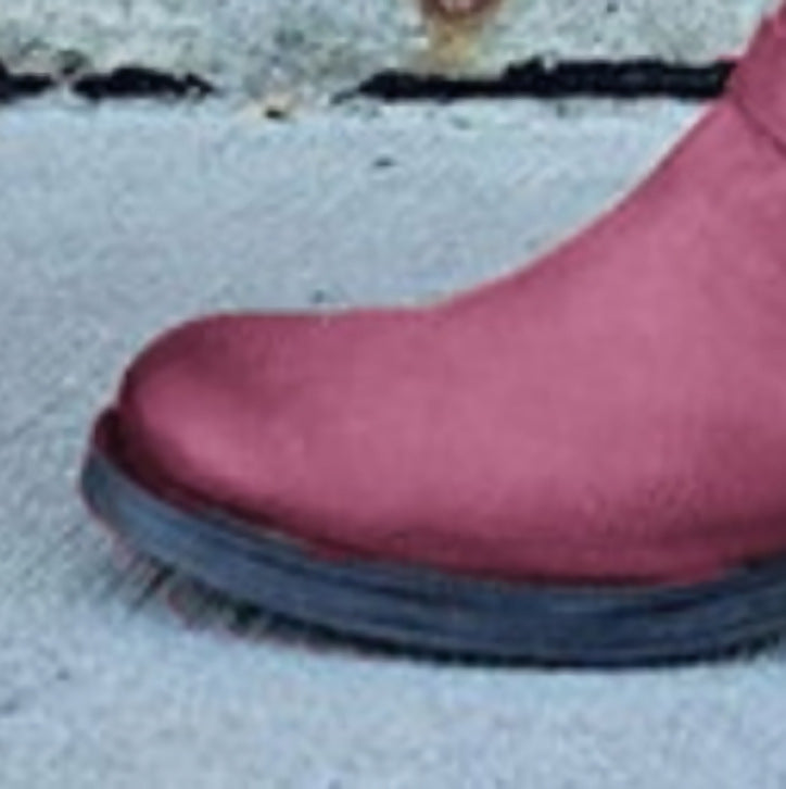 Modische Damenknielange Stiefel mit stylishen Schnallen-Details - 2 - Atelier-Zofia