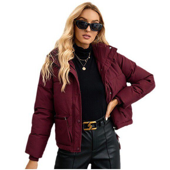 Kurze Damen Pufferjacke mit Stehkragen für kalte Tage - 2 - Atelier-Zofia