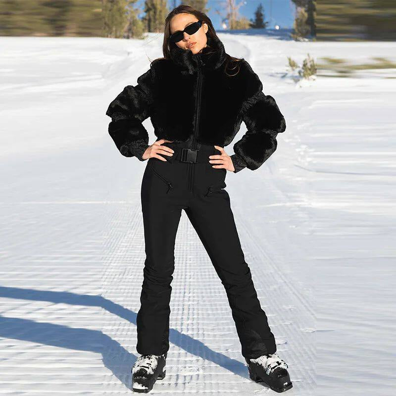 Modischer Damen Jumpsuit im Slim-Fit mit Kapuze und Fransen-Optik - 1 - Atelier-Zofia