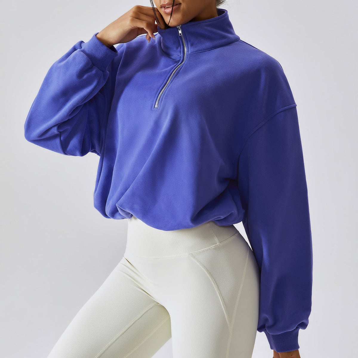 Damen Sweatshirt im lässigen Stil mit Stehkragen und halbem Reißverschluss - 6 - Atelier-Zofia
