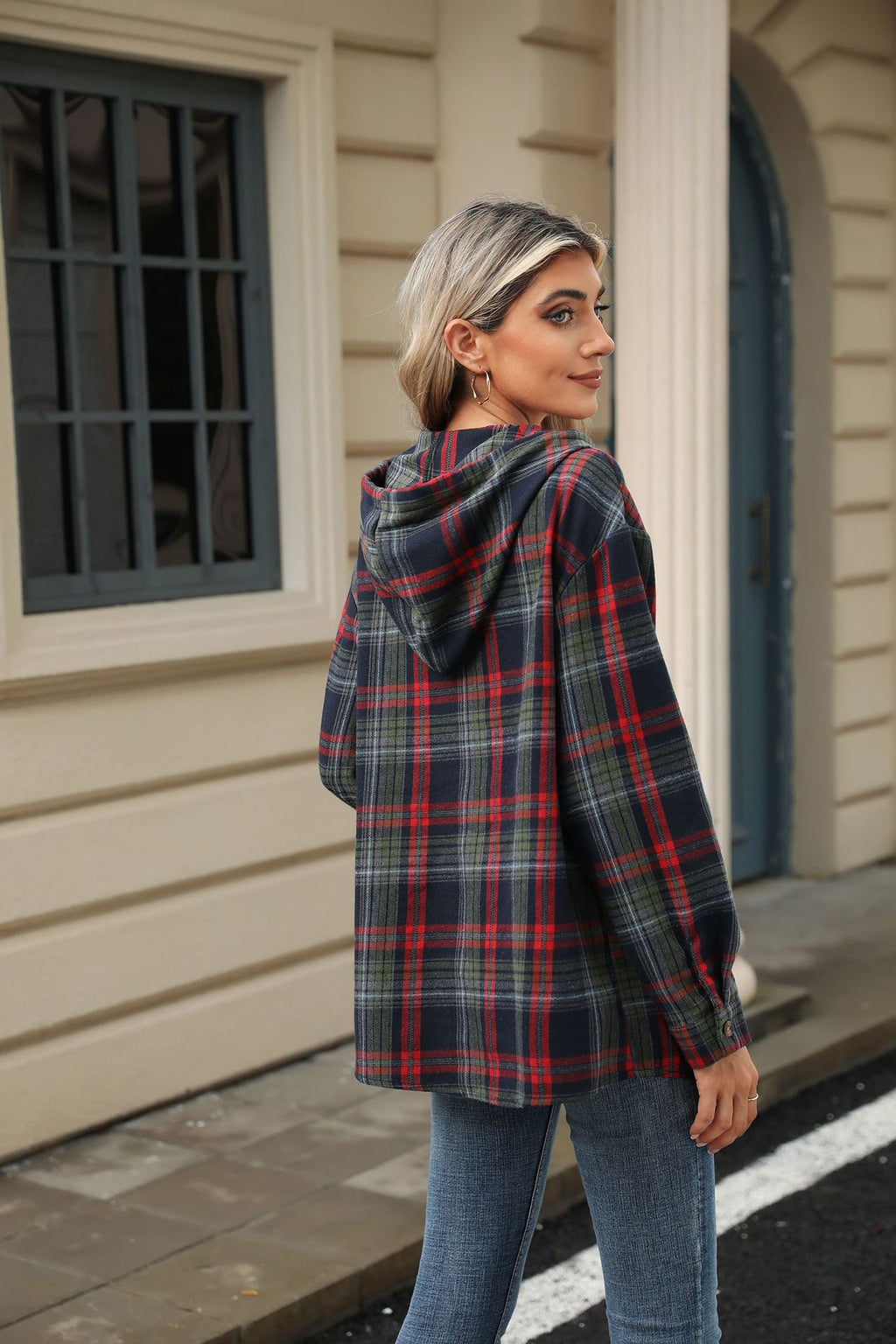 Damen Kapuzenpullover mit Knopfdetail und Lässig Schnitt - 3 - Atelier-Zofia