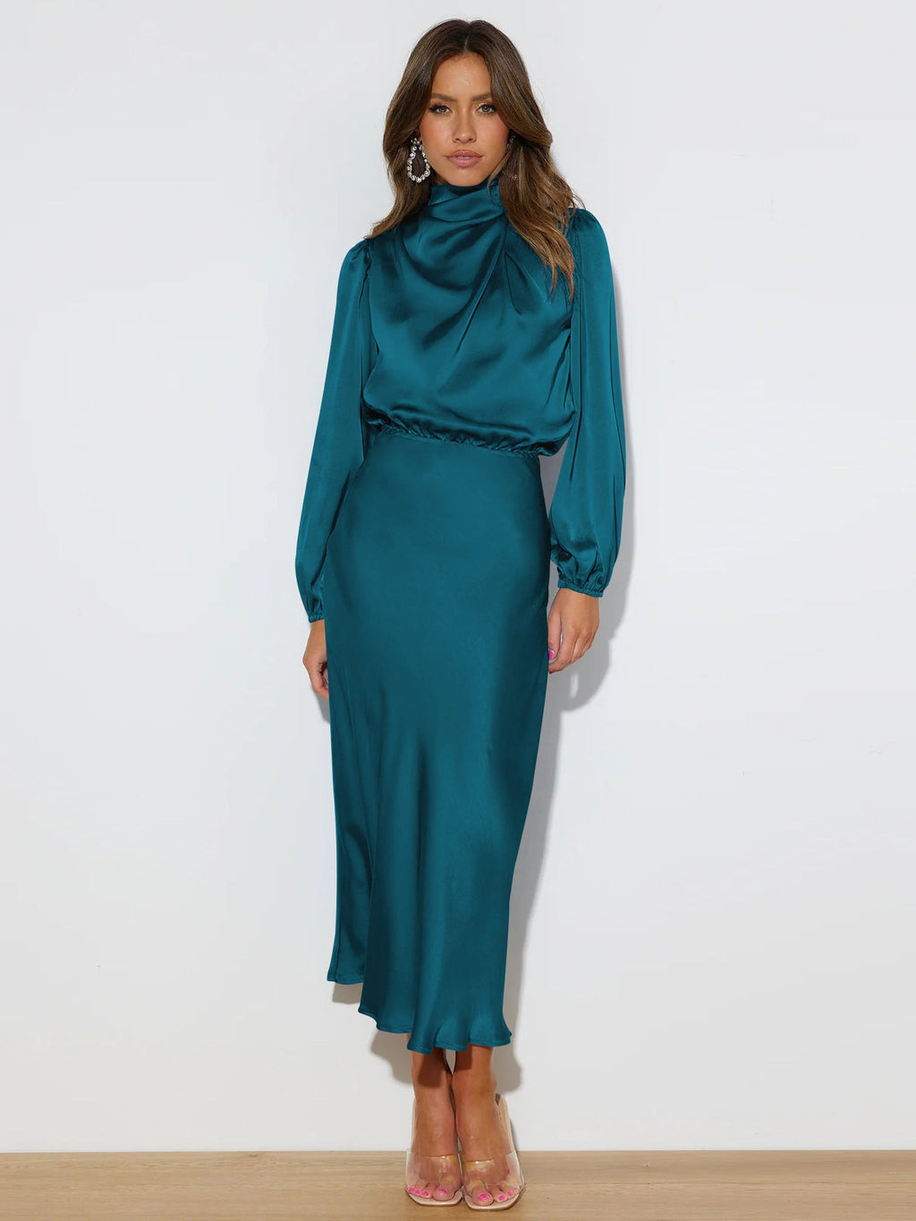 Elegantes Midi Kleid für Damen mit hochgeschlossenem Kragen und langen Ärmeln - 4 - Atelier-Zofia