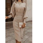 Figurschmeichelndes Bodycon Kleid für Damen mit Puffärmeln und Midi-Länge - 1 - Atelier-Zofia