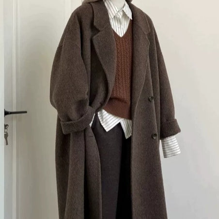 Damenmantel mit lässigem Schnitt und stilvollen Knöpfen - 1 - Atelier-Zofia