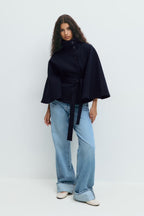 Poncho Damen mit Taillengürtel und Stehkragen – eleganter Schnitt - 11 - Atelier-Zofia