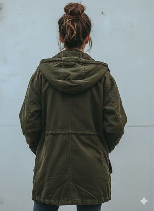 Stylische Damenjacke mit Kapuze und praktischen Taschen - J&B - 2 - Atelier-Zofia