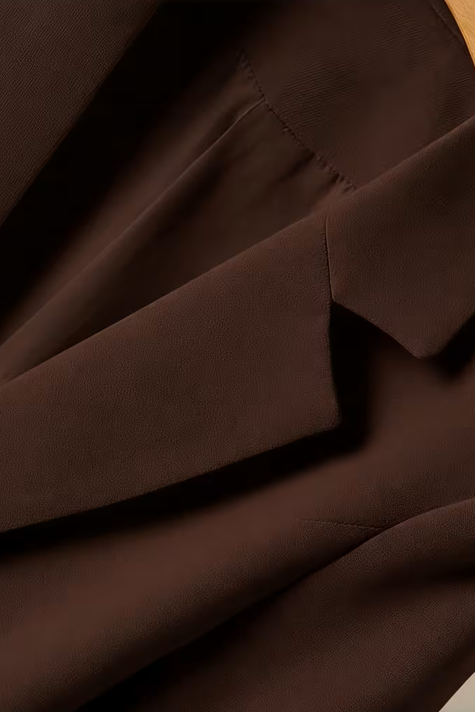 Eleganter Damenblazer mit Zweiknopfverschluss und praktischen Pattentaschen - J&B - 8 - Atelier-Zofia