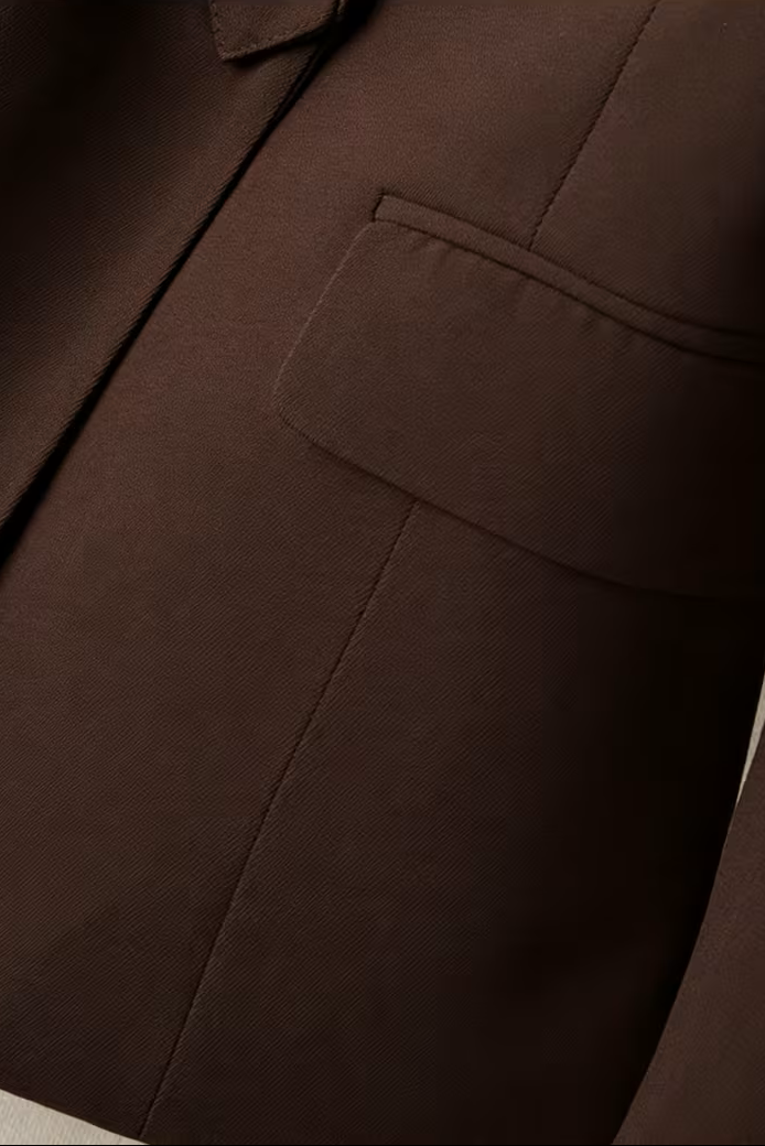 Eleganter Damenblazer mit Zweiknopfverschluss und praktischen Pattentaschen - J&B - 7 - Atelier-Zofia