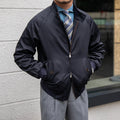 Moderne Herren Bomberjacke mit Stehkragen - J&B - 1 - Atelier-Zofia