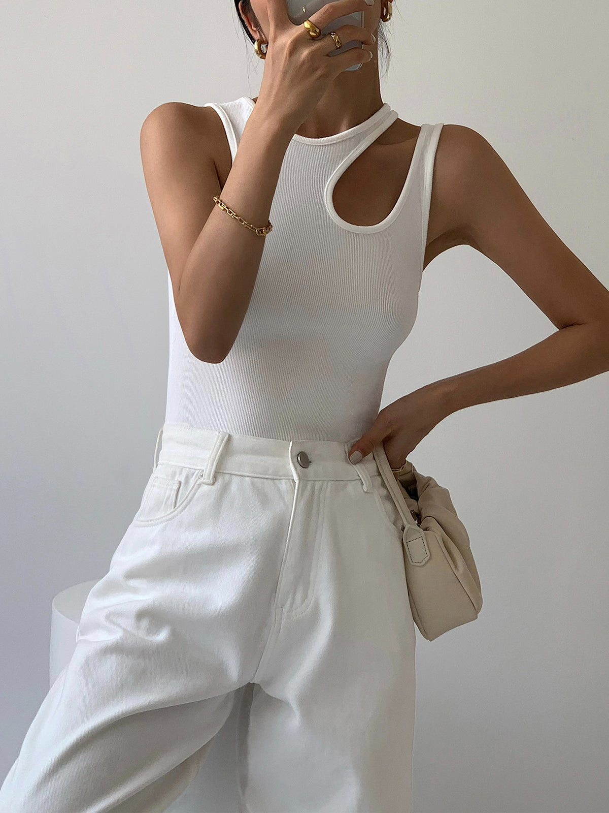 Elena – Ärmelloses Top mit modernem Cut-out