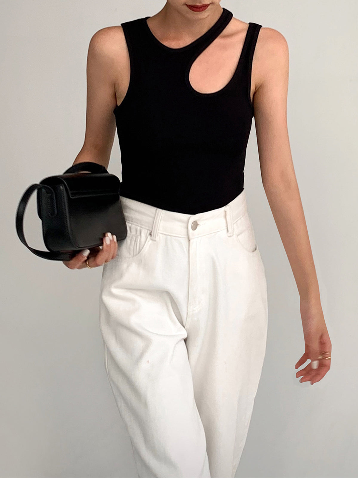 Elena – Ärmelloses Top mit modernem Cut-out