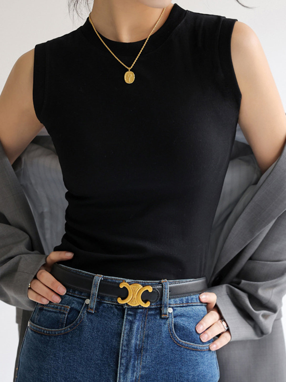 Julia – Stylish Sleeveless Top for Women - Image 6