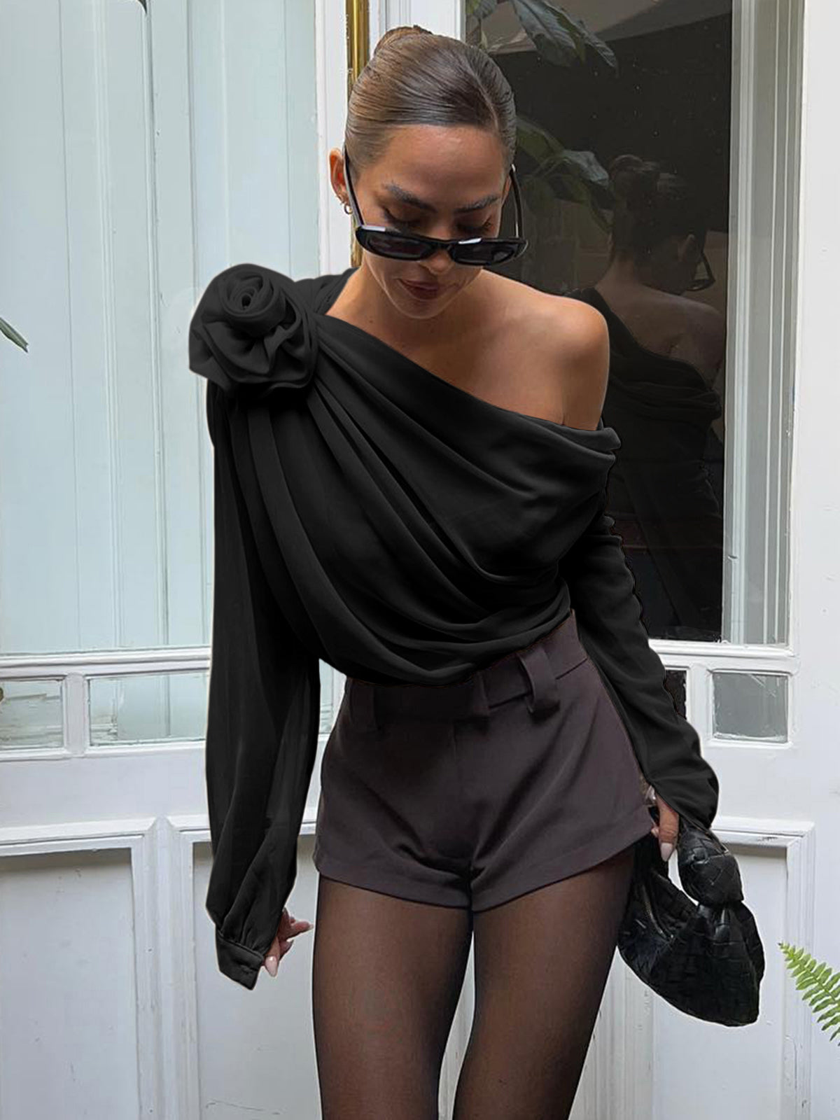 Carla – Halbtransparente One-Shoulder-Bluse mit asymmetrischem Schnitt