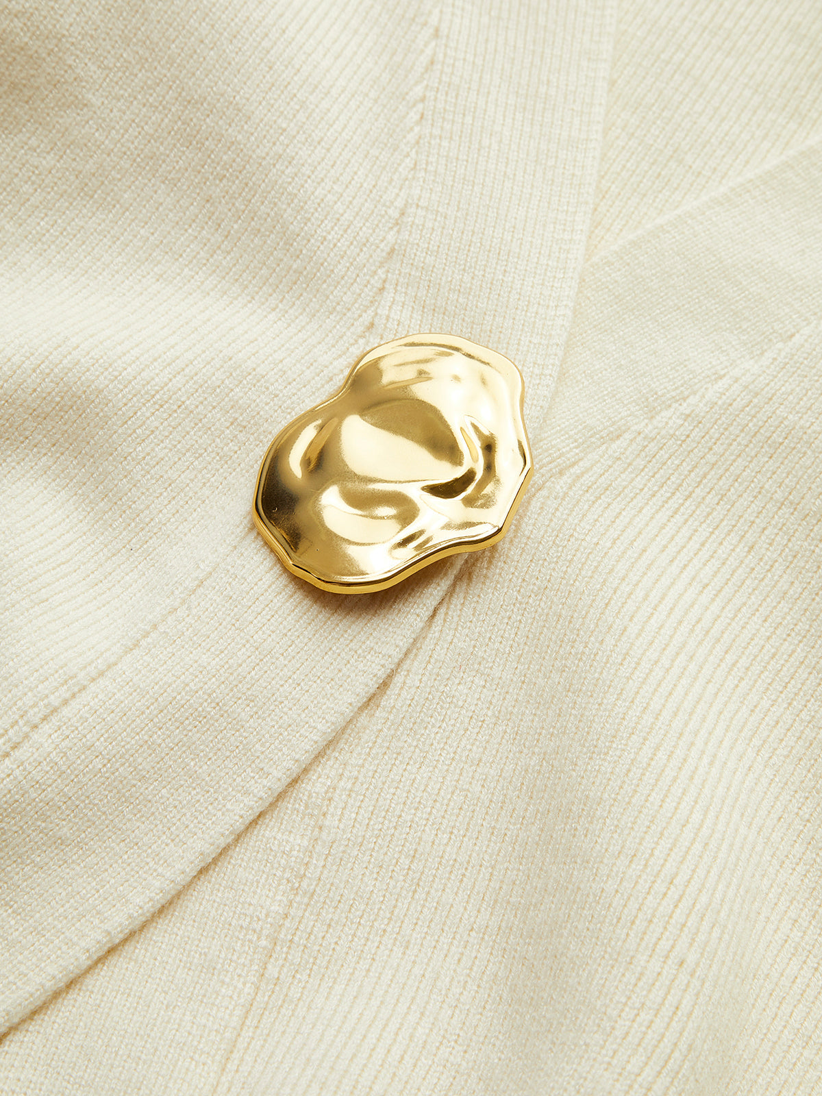 Isabel – Damen V-Ausschnitt Strickjacke mit Statement-Knopf