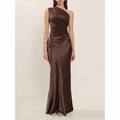 Isabella – Ein-Schulter-Abendkleid aus schokoladenbraunem Satin in Maxilänge