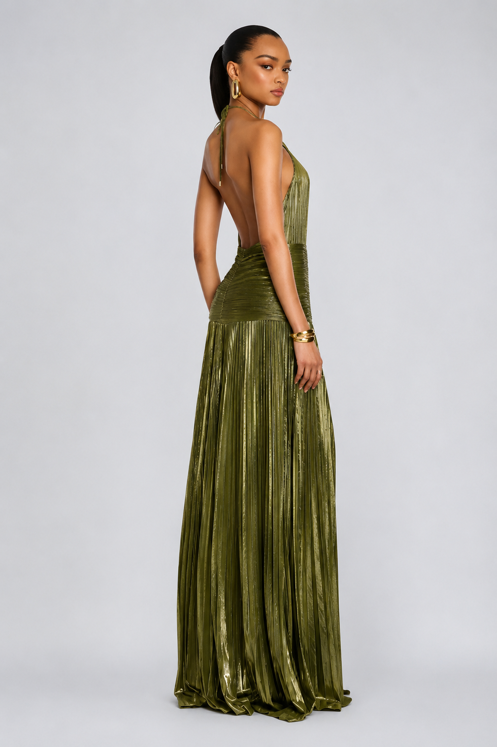 Lina – Maxikleid mit Metallplissee und Neckholder