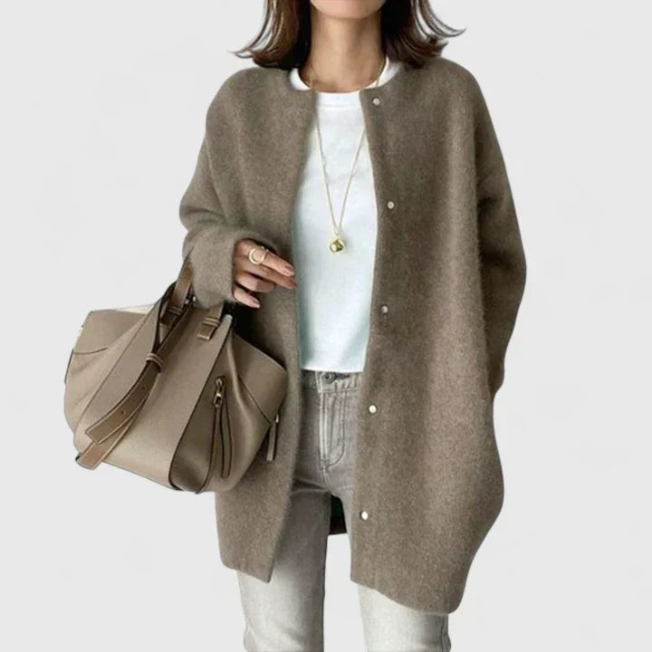 Damen Cardigan - Komfortable Passform mit Knopfdetails - J&B - 3 - Atelier-Zofia