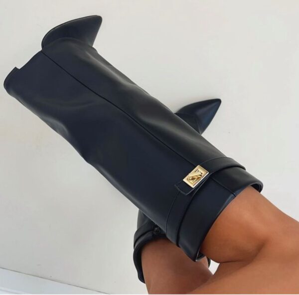 Elegante kniehohe Stiefel für Damen - J&B mit geradem Schaft und spitzem Ende - 13 - Atelier-Zofia