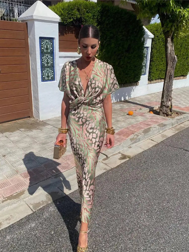 Katrin – Elegant Printed Dress with V-Neck - Image 3