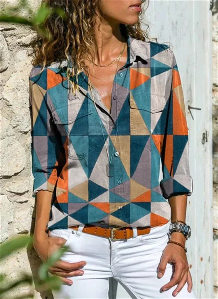 Clara – Leichte Sommerbluse mit geometrischem Muster