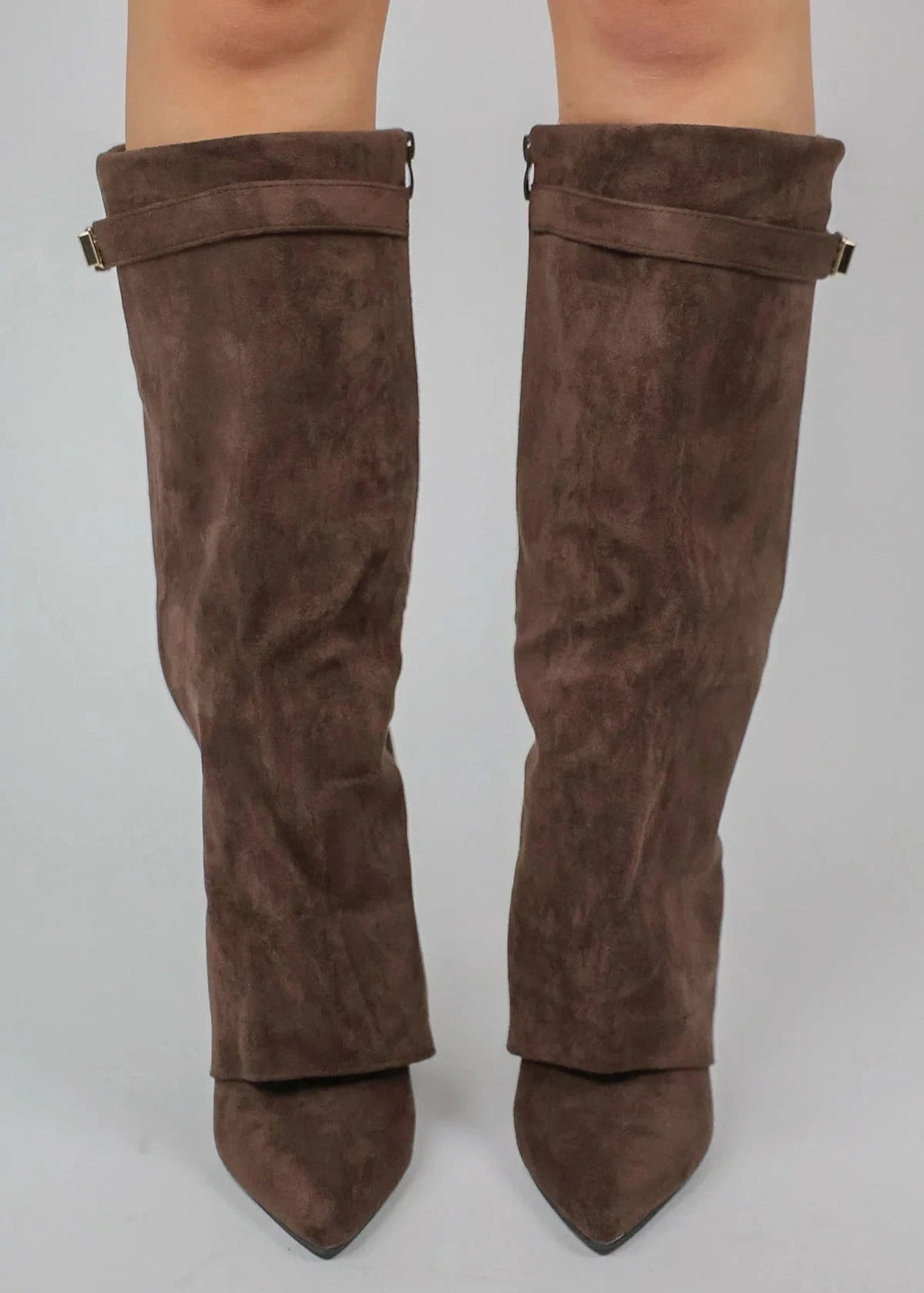 Elegante kniehohe Stiefel für Damen - J&B mit geradem Schaft und spitzem Ende - 11 - Atelier-Zofia