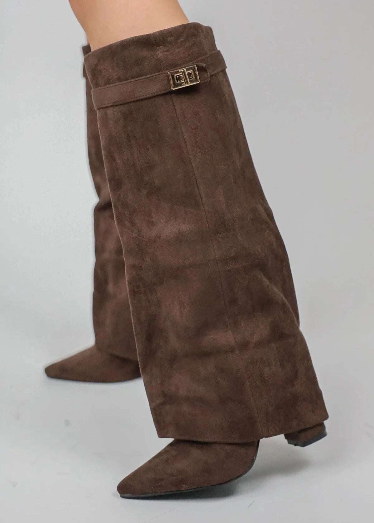 Elegante kniehohe Stiefel für Damen - J&B mit geradem Schaft und spitzem Ende - 12 - Atelier-Zofia