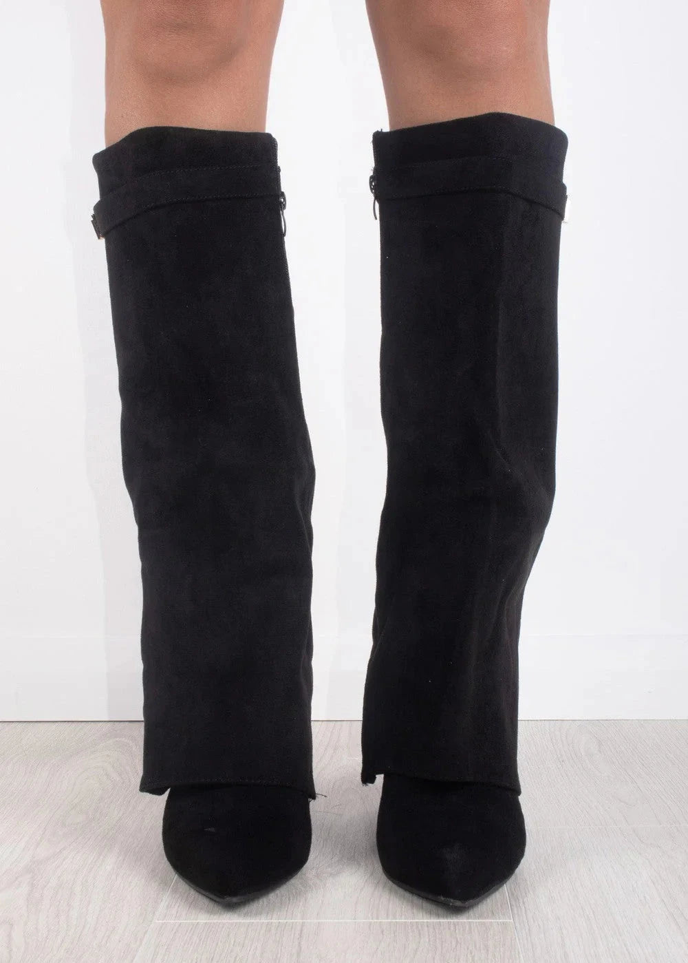 Elegante kniehohe Stiefel für Damen - J&B mit geradem Schaft und spitzem Ende - 8 - Atelier-Zofia