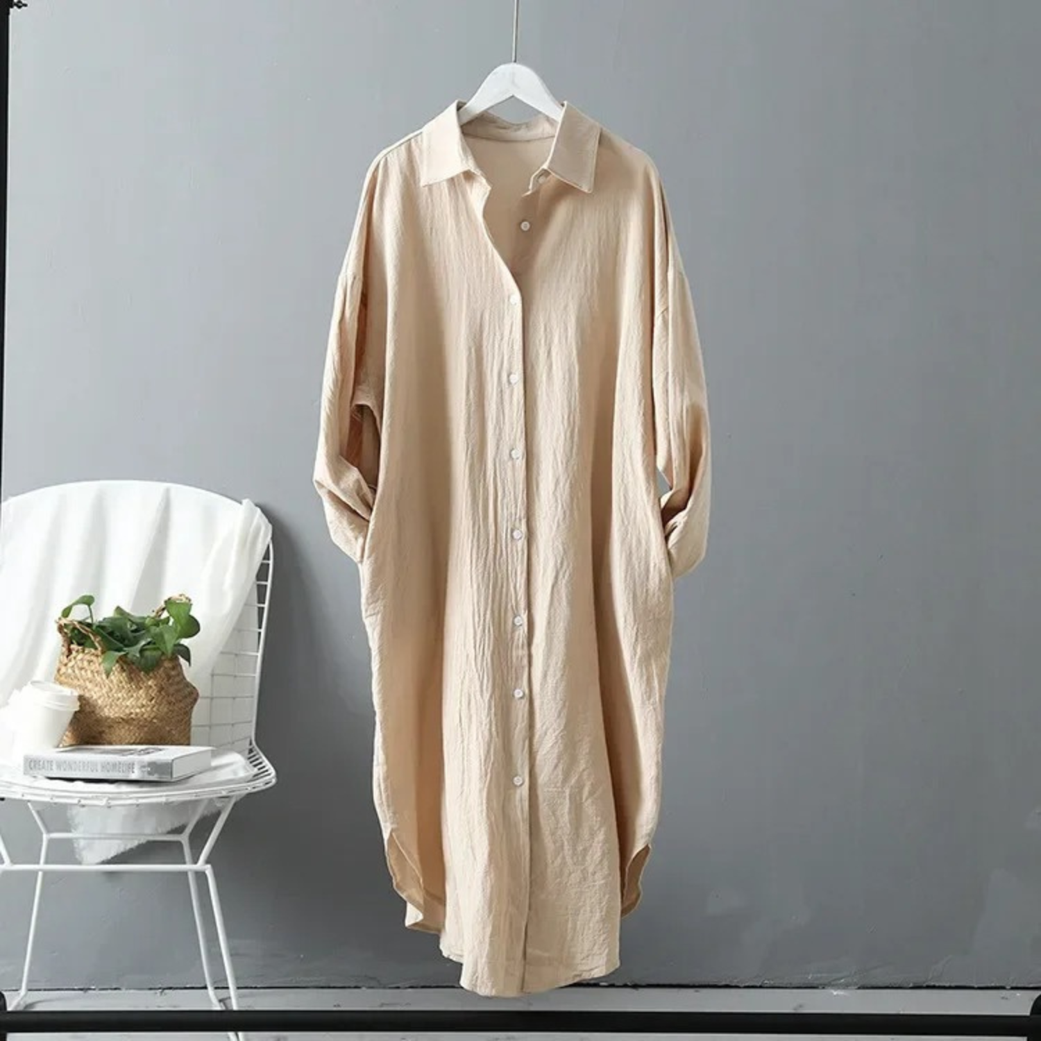 Modische Damenjacke mit Knopfdetails, lockerer Passform und langem Schnitt - J&B - 7 - Atelier-Zofia