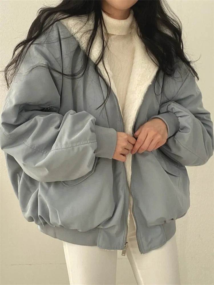 Damen Daunenjacke im Oversize-Stil mit kuscheligem Kunstfell - J&B - 1 - Atelier-Zofia