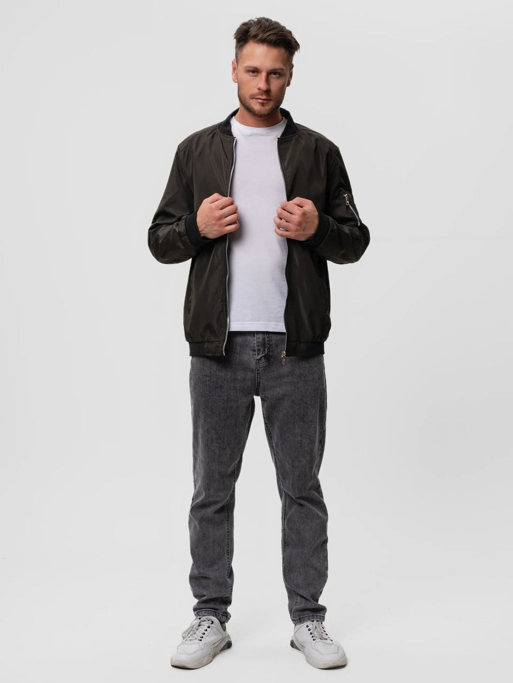Schlanke Herren-Bomberjacke mit Reißverschluss - J&B - 5 - Atelier-Zofia