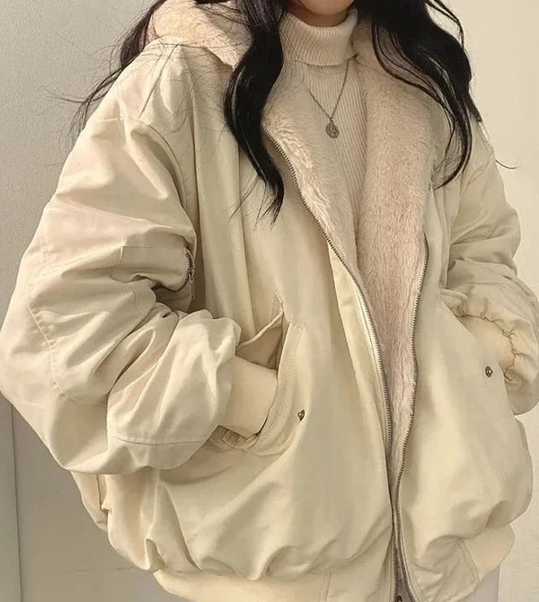 Damen Daunenjacke im Oversize-Stil mit kuscheligem Kunstfell - J&B - 4 - Atelier-Zofia