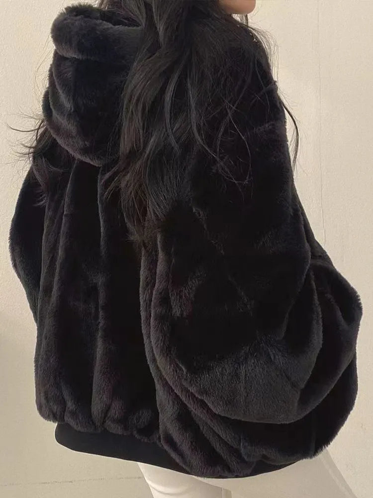 Damen Daunenjacke im Oversize-Stil mit kuscheligem Kunstfell - J&B - 3 - Atelier-Zofia
