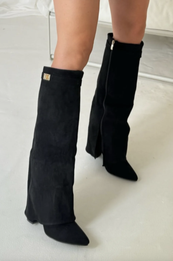 Elegante kniehohe Stiefel für Damen - J&B mit geradem Schaft und spitzem Ende - 7 - Atelier-Zofia