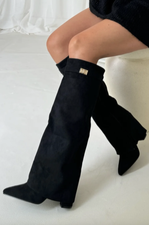 Elegante kniehohe Stiefel für Damen - J&B mit geradem Schaft und spitzem Ende - 5 - Atelier-Zofia