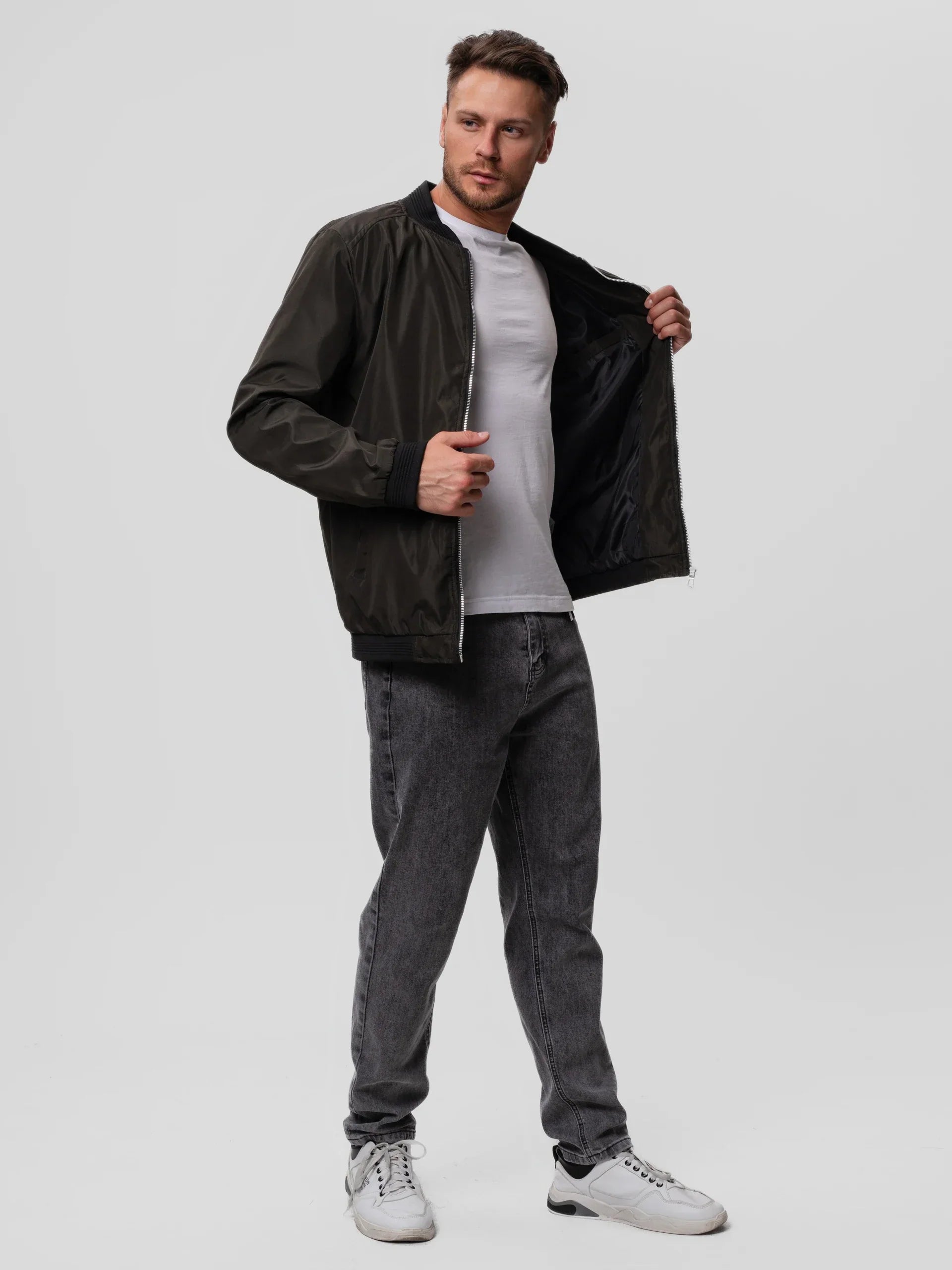 Schlanke Herren-Bomberjacke mit Reißverschluss - J&B - 7 - Atelier-Zofia