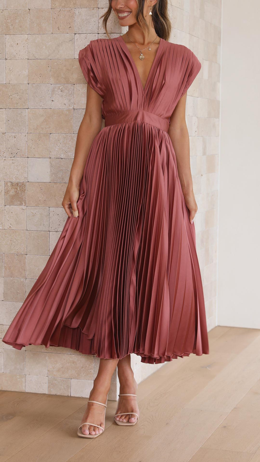 Ella – Elegant Pleated Maxi Dress for Women - Image 3