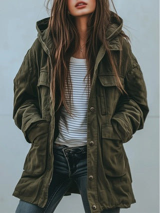 Stylische Damenjacke mit Kapuze und praktischen Taschen - J&B - 5 - Atelier-Zofia