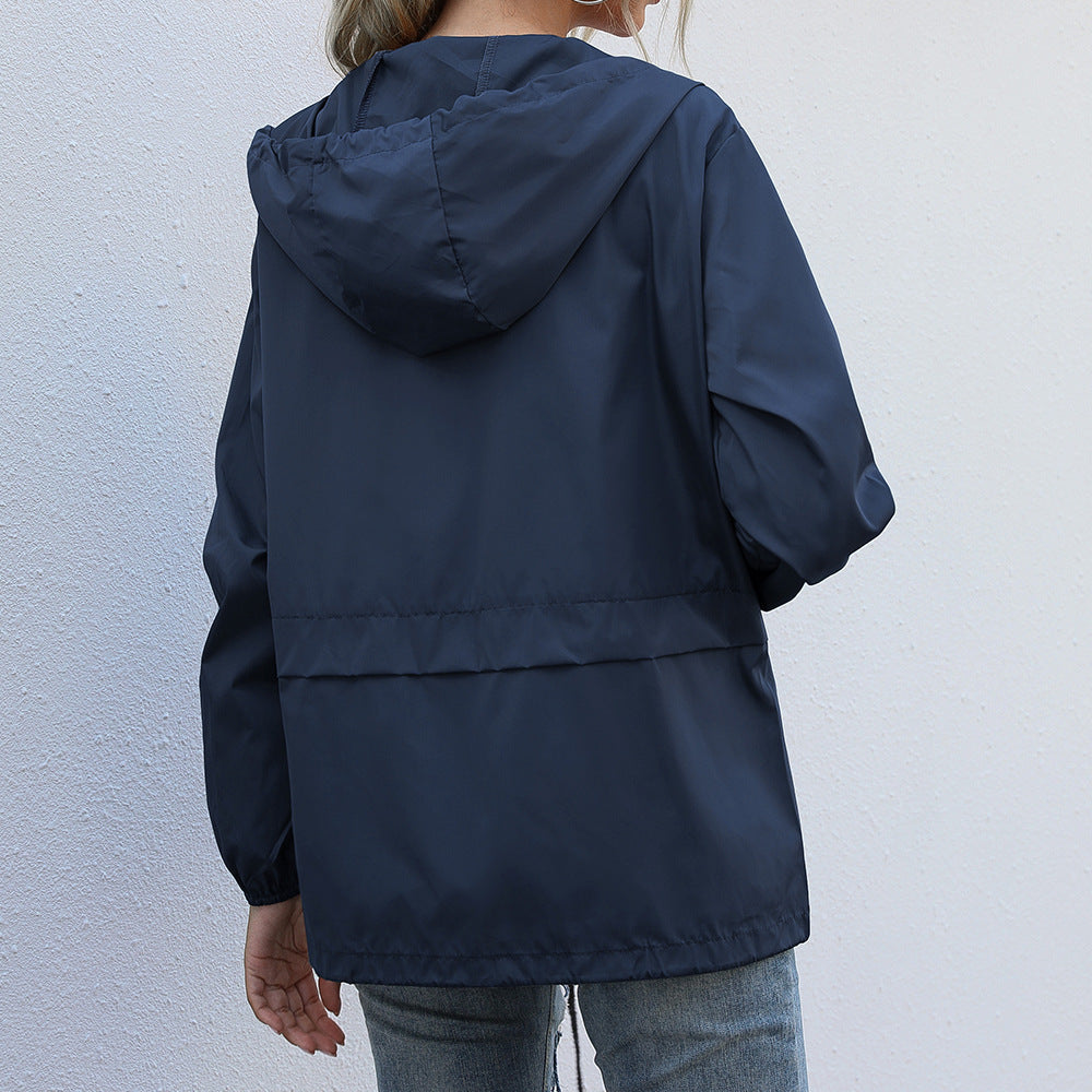 Hochwertige Damenjacke mit Kapuze und lässigem Schnitt - J&B - 7 - Atelier-Zofia