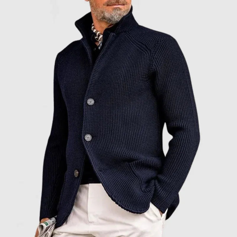 Moderne Strickjacke Herren mit hohem Kragen und Knopfdetails | A&Z - 1 - Atelier-Zofia