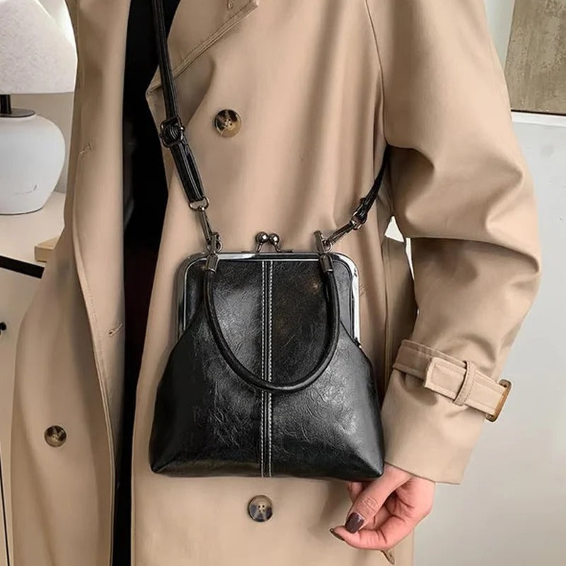 Elegante Damenhandtasche mit strukturiertem Design und schickem Rahmen | A&Z - 4 - Atelier-Zofia