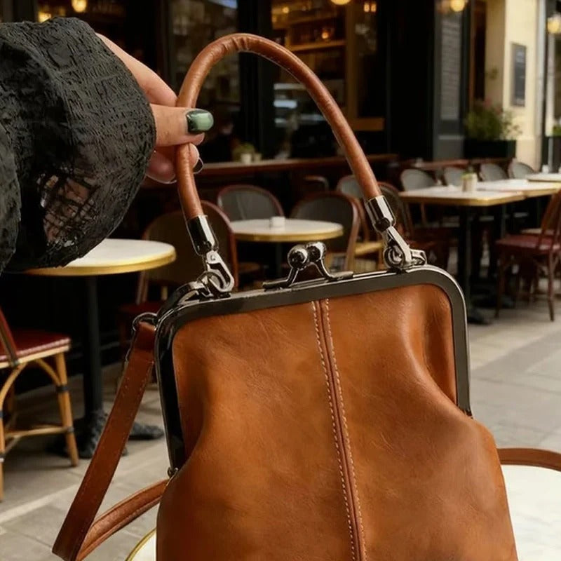 Elegante Damenhandtasche mit strukturiertem Design und schickem Rahmen | A&Z - 2 - Atelier-Zofia
