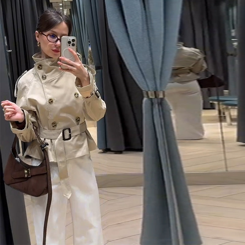 Modischer Damen-Trenchcoat mit Gürtel in der Taille - J&B - 4 - Atelier-Zofia