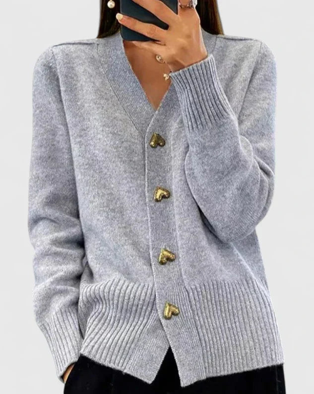 Eleganter Damen-Cardigan mit V-Ausschnitt und besonderen Knöpfen - J&B - 2 - Atelier-Zofia