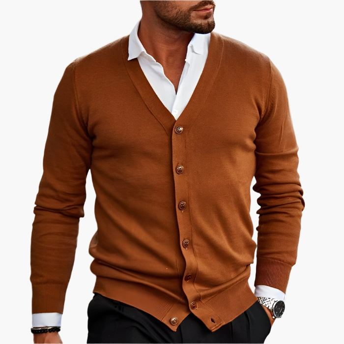 Elegante Herren-Strickjacke mit V-Ausschnitt und funktionalen Taschen - J&B - 4 - Atelier-Zofia
