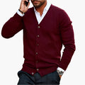 Elegante Herren-Strickjacke mit V-Ausschnitt und funktionalen Taschen - J&B - 3 - Atelier-Zofia
